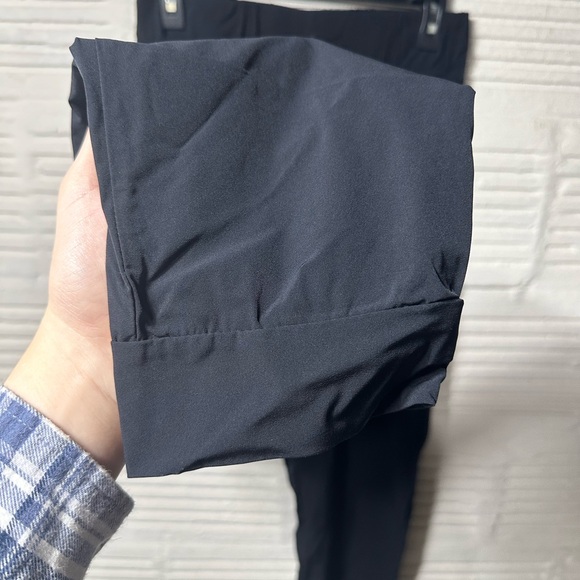 Nike Women’s Bliss Lux Slim Fit Jogger Pants Size Medium Moisture Wicking - Picture 2 of 7